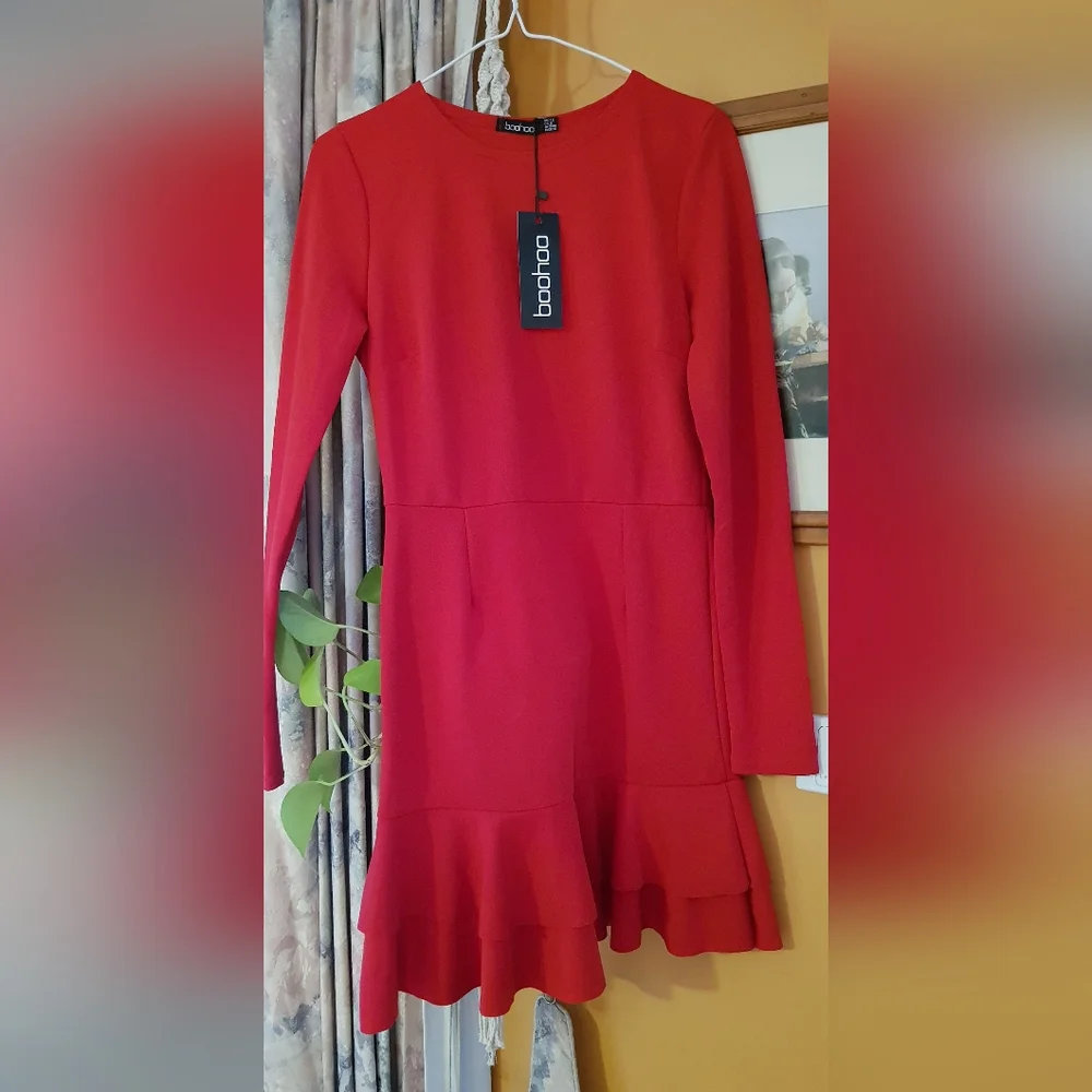 Red Boohoo ruffle hem dress NWT - Picture 1 of 7